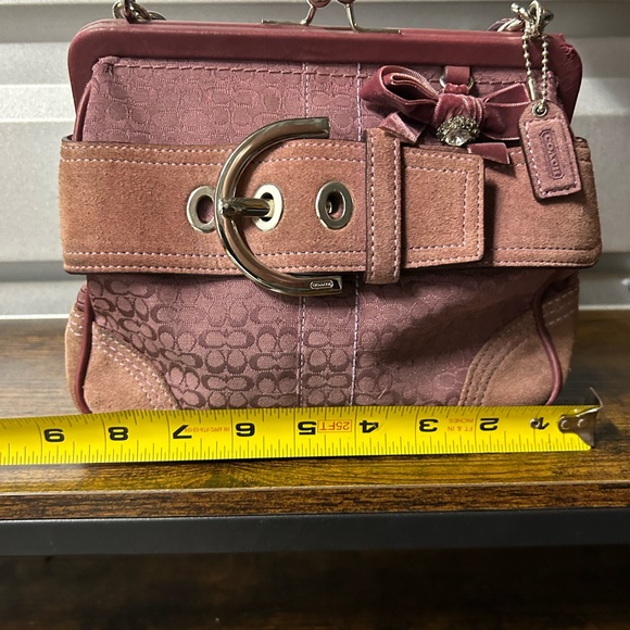 COACH 8A25 FRAMED SIGNATURE KISS-LOCK MINI RHINESTONE VELVET BOW DOCTORS BAG - Picture 4 of 9